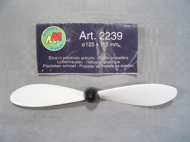 2239/MANTUA/Hélice en plastique 