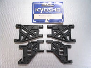 RK006/KYOSHO/Triangles AV & AR pour 1/10 (4 pièces).
